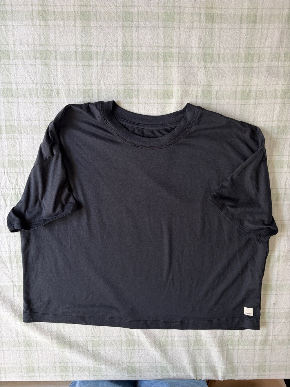 Vuori Black Cropped Tee - Picture 3 of 5